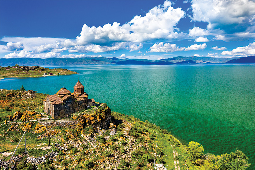 image Armenie Hayravank monastere sur les rives du lac Sevan 55 as_276806818